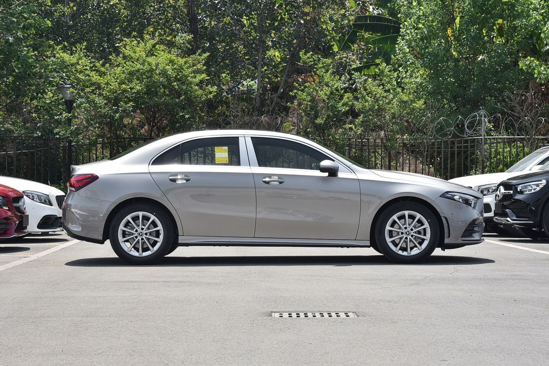 买入门级豪车就是装,酸不酸?