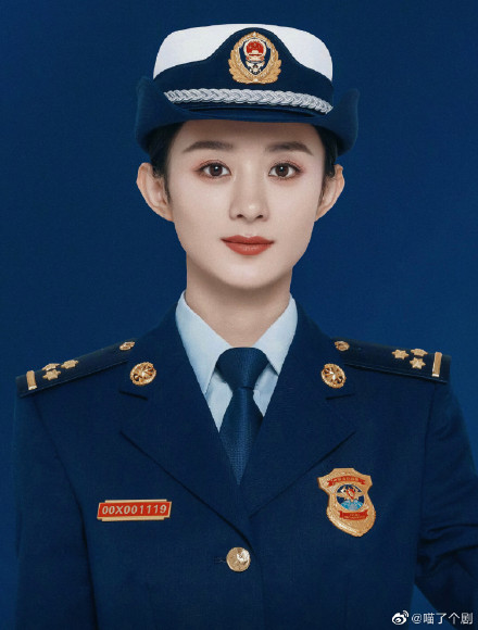 女星穿上军装整个人精气神十足,你被谁的军装照美到了