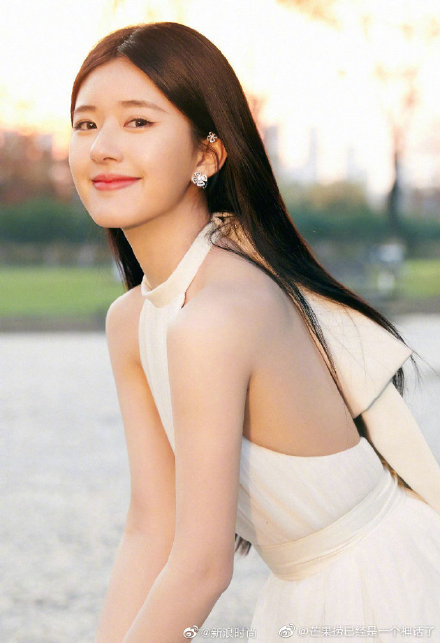 女星黑长直发型都有不同韵味,你最喜欢哪位女星的造型