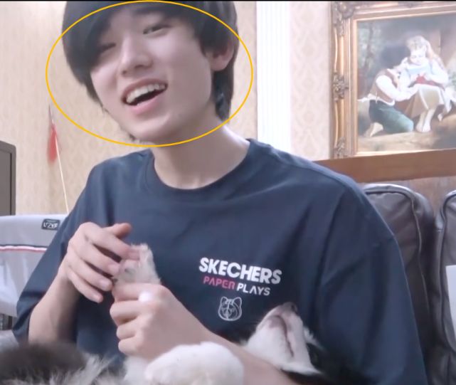 宋亚轩新物料全程素颜看不出青春期特征皮肤自带磨皮效果