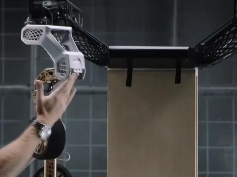 现代这概念车自带四条腿，轻松穿越恶劣地形，外星探索救援就靠它