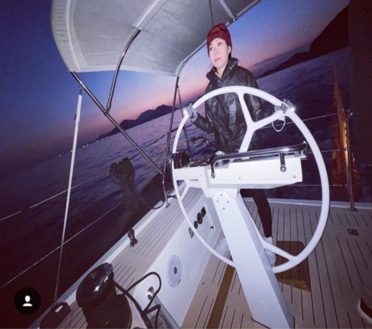 16亿富婆吕丽君近照罕曝光,穿瑜伽服大展柔软身段,小鸟腿太抢镜 16亿富婆吕丽君近照罕曝光,穿瑜伽服大展柔软身段,小鸟腿太抢镜