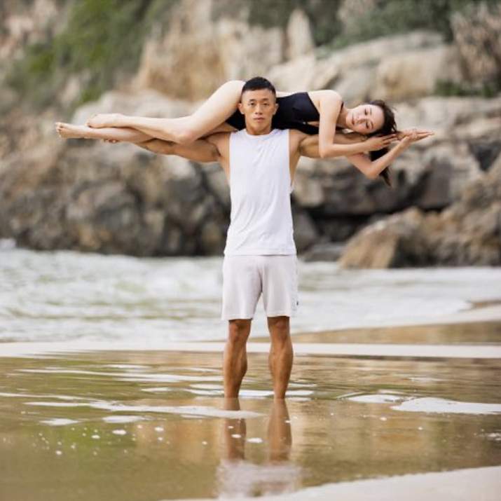 16亿富婆吕丽君近照罕曝光,穿瑜伽服大展柔软身段,小鸟腿太抢镜 16亿富婆吕丽君近照罕曝光,穿瑜伽服大展柔软身段,小鸟腿太抢镜