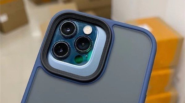 iPhone13Pro手机壳曝光，相机模组比12Pro大