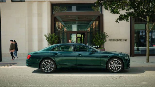 宾利飞驰插电式混合动力 宾利的第二款插电混合动力车型……