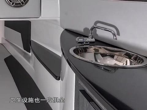 奔驰推出超级快艇，搭载5台V8发动机，设计灵感来自GT跑车