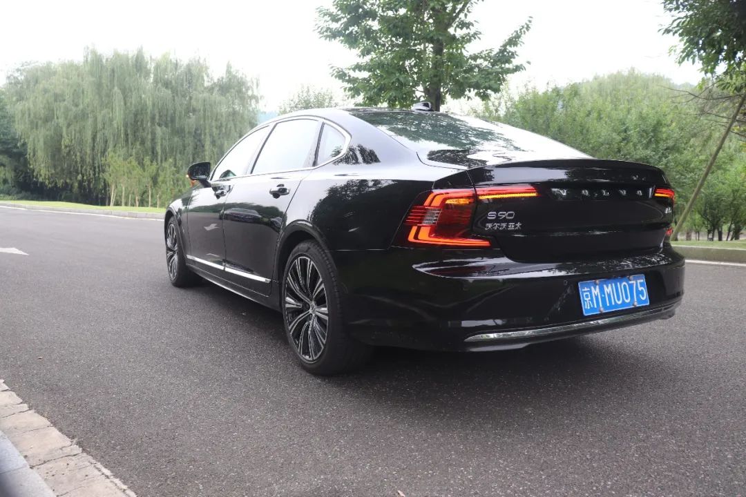 2021款的沃尔沃s90值得买吗?看光头哥怎么说!