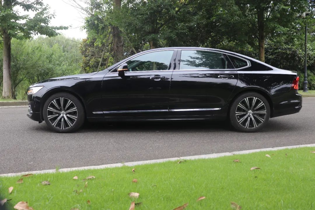 2021款沃尔沃s90落地价,沃尔沃xc90 官方报价 2021款的沃尔沃s90值得买吗?看光头哥怎么说!