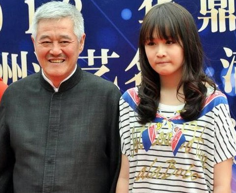 网友评论小沈阳15岁女儿高级脸,没学赵本山女儿球球整容气质天然