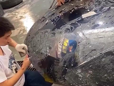 隐形车衣有多难搞，看到这一切，车主一定后悔买的质量太差