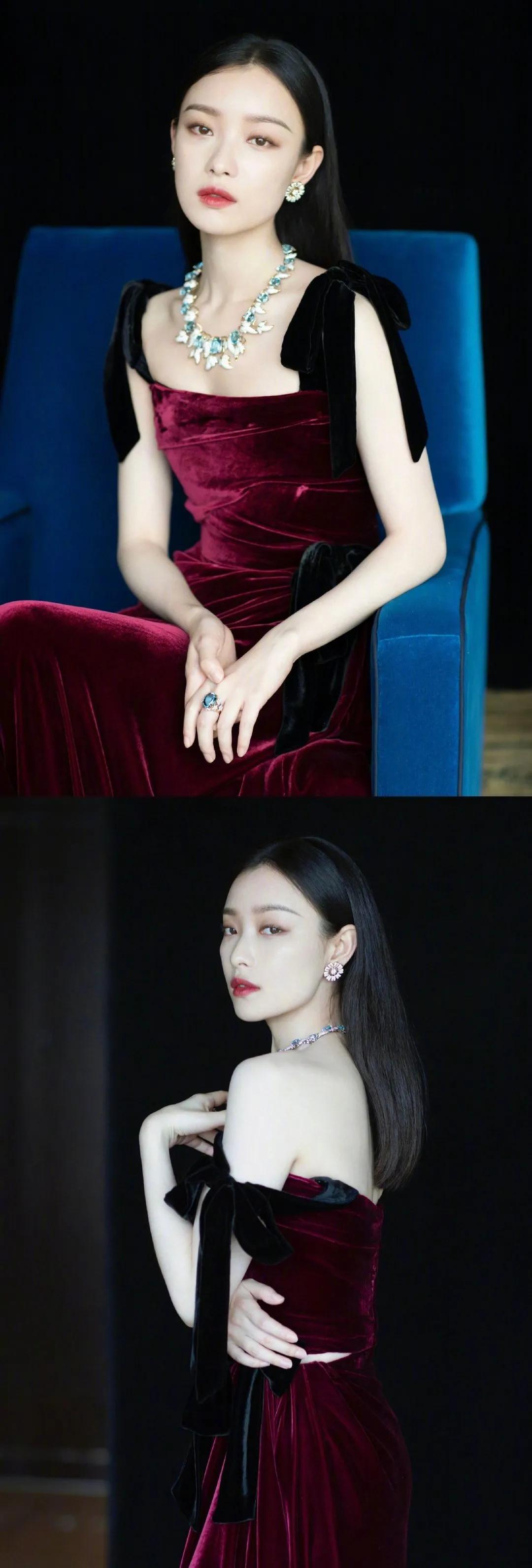 霸气造型倪妮也没少出,黑色的西装西裤,整个人的干练气场强过女性的
