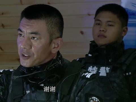 特警力量:案件水落石出,特警突击队分成三个小组出击,帅爆了!