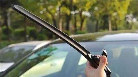 买车的有很多可是会保养的有几个?雨刮器故障,这招一秒解决