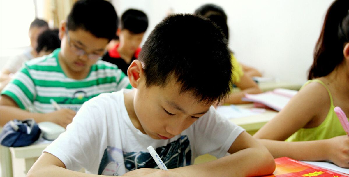 多地严格规范义务教育阶段补课行为,学生拍手叫好,家长喜忧参半