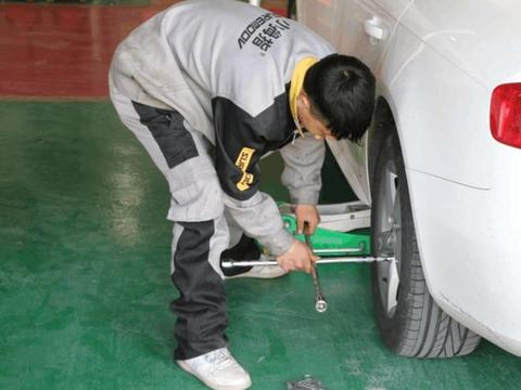 刹车片5千公里就要更换？老司机：自己学会判断，别再花冤枉钱了