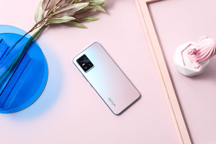 vivo S10 Pro体验分享!自拍效果自然,机身设计超吸睛休闲区蓝鸢梦想 - Www.slyday.coM vivo S10 Pro体验分享!自拍效果自然,机身设计超吸睛休闲区蓝鸢梦想 - Www.slyday.coM