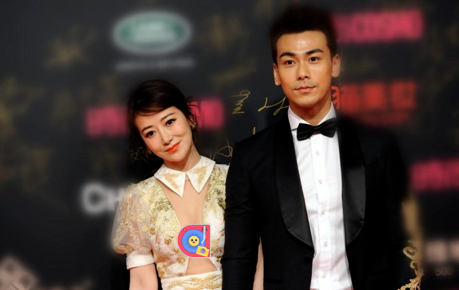 46岁陈紫函气质太好了吧，印花薄纱裙高级优雅，美到让人忘了年龄