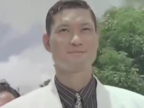 动作:周比利大战杨丽菁,美女的扇子功,出神入化!
