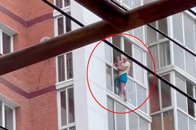 恐怖时刻：爸爸把3岁儿子抱出14楼窗外，作为对妈妈出轨的报复