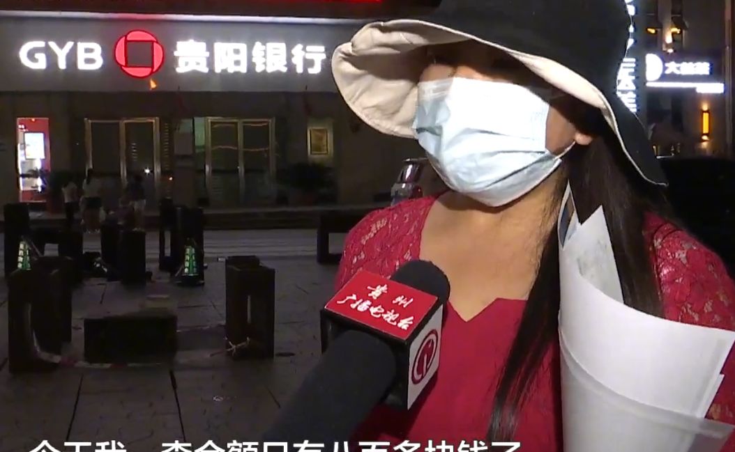 男人在足浴店按摩一晚上消费2千元,老婆喷怒找上门问什么服务,工作人员:这要问你老公(图1)