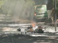 一声巨响!杭州一电动自行车骑行中瞬间爆出大火球休闲区蓝鸢梦想 - Www.slyday.coM 一声巨响!杭州一电动自行车骑行中瞬间爆出大火球休闲区蓝鸢梦想 - Www.slyday.coM