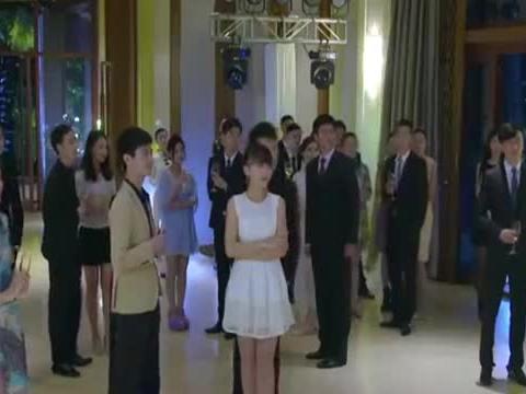 爱来的刚好:段雪晴派对上,未婚夫丁海竟然迟到了!