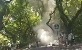 一声巨响!杭州一电动自行车骑行中瞬间爆出大火球休闲区蓝鸢梦想 - Www.slyday.coM 一声巨响!杭州一电动自行车骑行中瞬间爆出大火球休闲区蓝鸢梦想 - Www.slyday.coM