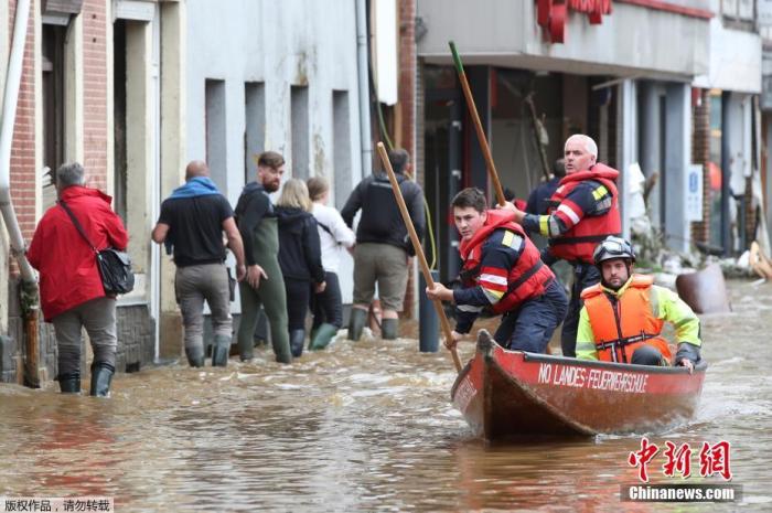 全球多地遭遇极端天气:欧洲洪灾百余死 北美山火蔓延