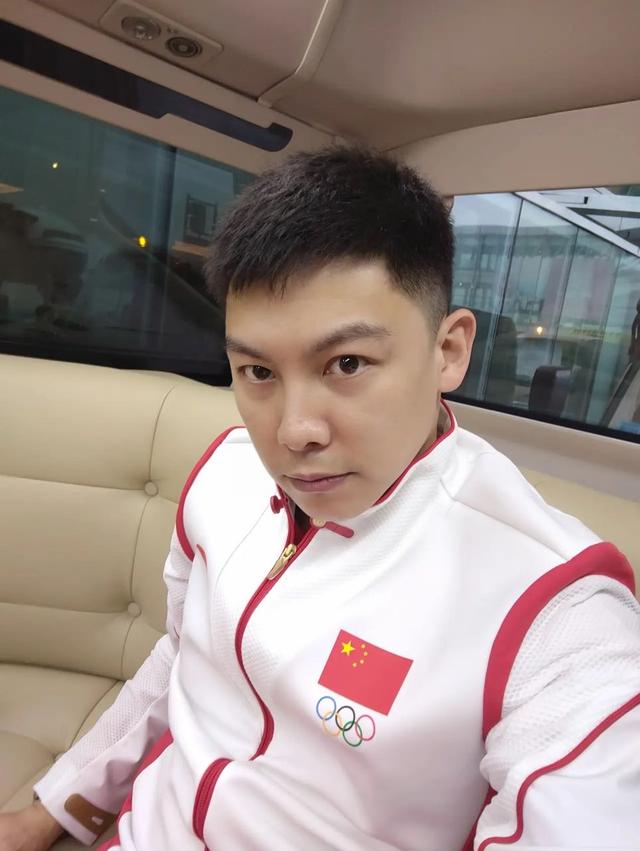 国乒豪华“后援团”今日出发!日本网红摘口罩与国乒队员强行合影休闲区蓝鸢梦想 - Www.slyday.coM 国乒豪华“后援团”今日出发!日本网红摘口罩与国乒队员强行合影休闲区蓝鸢梦想 - Www.slyday.coM