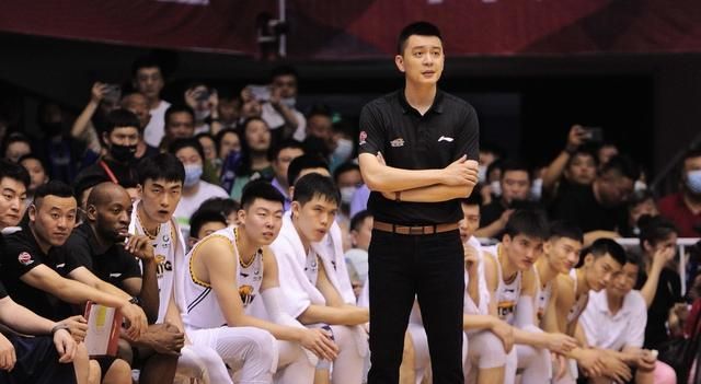 辽篮热身赛新教练现身,青年队队长回归辅佐杨鸣,曾任吉林核心