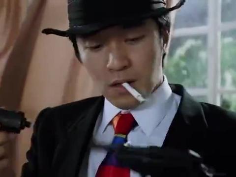 星爷的枪太奇怪了,美女试枪都崩溃了|周星驰|太奇怪了_新浪新闻