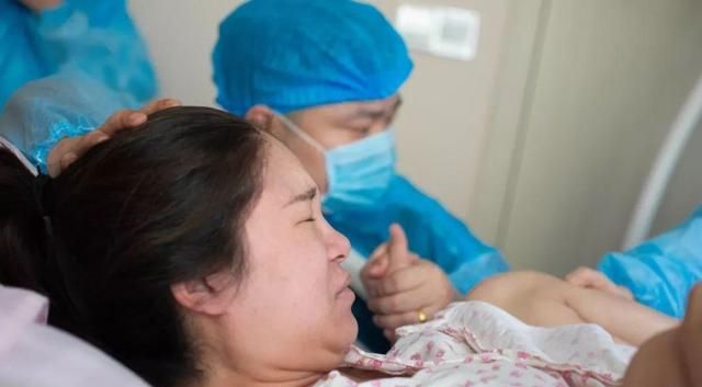 产妇在家如厕产女,邻居护士帮忙从马桶捞出孩子,发现没有呼吸休闲区蓝鸢梦想 - Www.slyday.coM 产妇在家如厕产女,邻居护士帮忙从马桶捞出孩子,发现没有呼吸休闲区蓝鸢梦想 - Www.slyday.coM