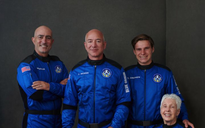 刚刚,世界上最有钱的男人实现了他的太空梦休闲区蓝鸢梦想 - Www.slyday.coM 刚刚,世界上最有钱的男人实现了他的太空梦休闲区蓝鸢梦想 - Www.slyday.coM