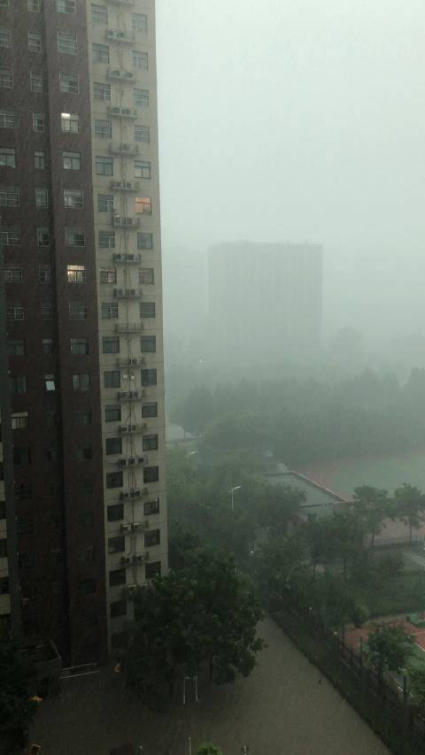 希望这场暴雨过后，郑州别再下了