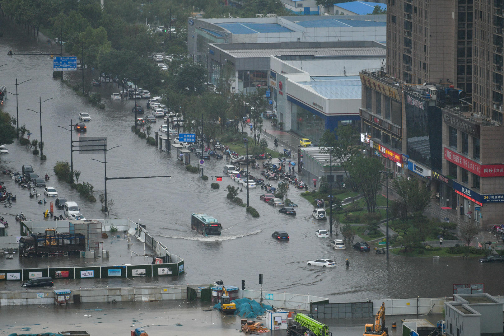 困在河南特大暴雨中的人"水涨得太快,一切都来不及"