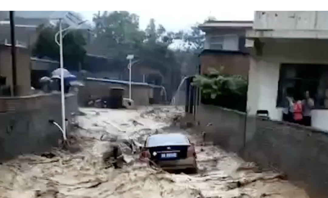 紧急!河南特大暴雨灾情严重!地铁倒灌黄河支流决口,部队已经出动抗洪抢险!休闲区蓝鸢梦想 - Www.slyday.coM 紧急!河南特大暴雨灾情严重!地铁倒灌黄河支流决口,部队已经出动抗洪抢险!休闲区蓝鸢梦想 - Www.slyday.coM