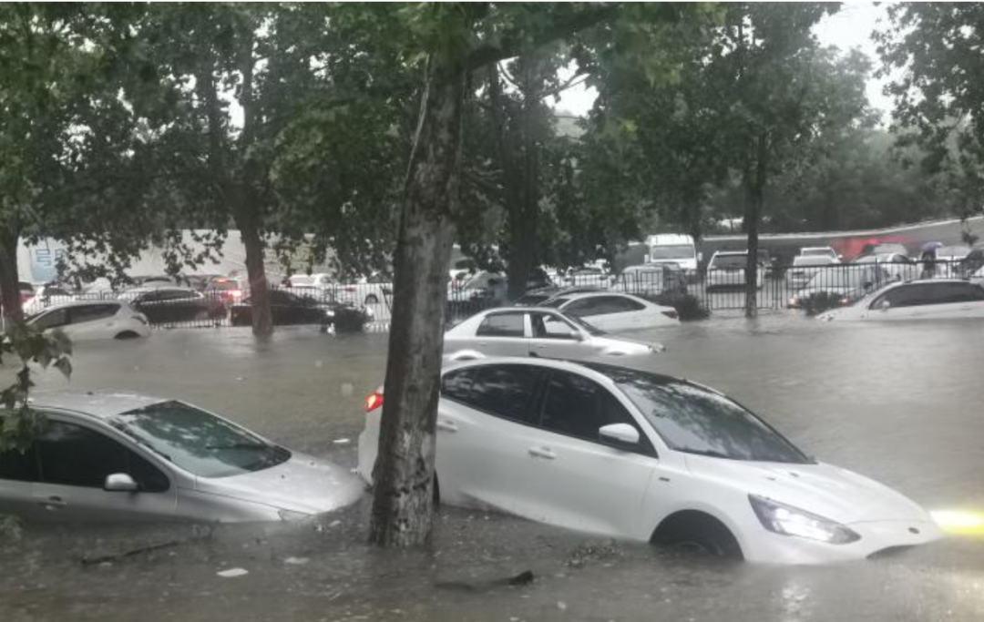 紧急!河南特大暴雨灾情严重!地铁倒灌黄河支流决口,部队已经出动抗洪抢险!休闲区蓝鸢梦想 - Www.slyday.coM 紧急!河南特大暴雨灾情严重!地铁倒灌黄河支流决口,部队已经出动抗洪抢险!休闲区蓝鸢梦想 - Www.slyday.coM