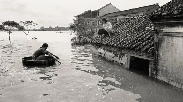 紧急!河南特大暴雨灾情严重!地铁倒灌黄河支流决口,部队已经出动抗洪抢险!休闲区蓝鸢梦想 - Www.slyday.coM 紧急!河南特大暴雨灾情严重!地铁倒灌黄河支流决口,部队已经出动抗洪抢险!休闲区蓝鸢梦想 - Www.slyday.coM