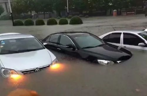 紧急!河南特大暴雨灾情严重!地铁倒灌黄河支流决口,部队已经出动抗洪抢险!休闲区蓝鸢梦想 - Www.slyday.coM 紧急!河南特大暴雨灾情严重!地铁倒灌黄河支流决口,部队已经出动抗洪抢险!休闲区蓝鸢梦想 - Www.slyday.coM