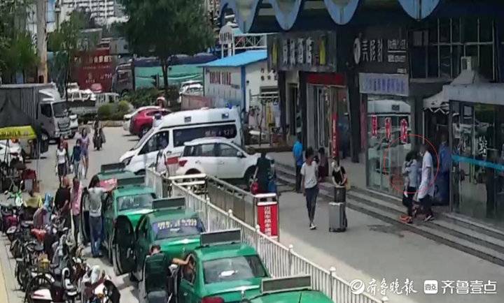 女童车站突发抽搐,为防孩子咬舌工作人员果断伸出手指休闲区蓝鸢梦想 - Www.slyday.coM 女童车站突发抽搐,为防孩子咬舌工作人员果断伸出手指休闲区蓝鸢梦想 - Www.slyday.coM