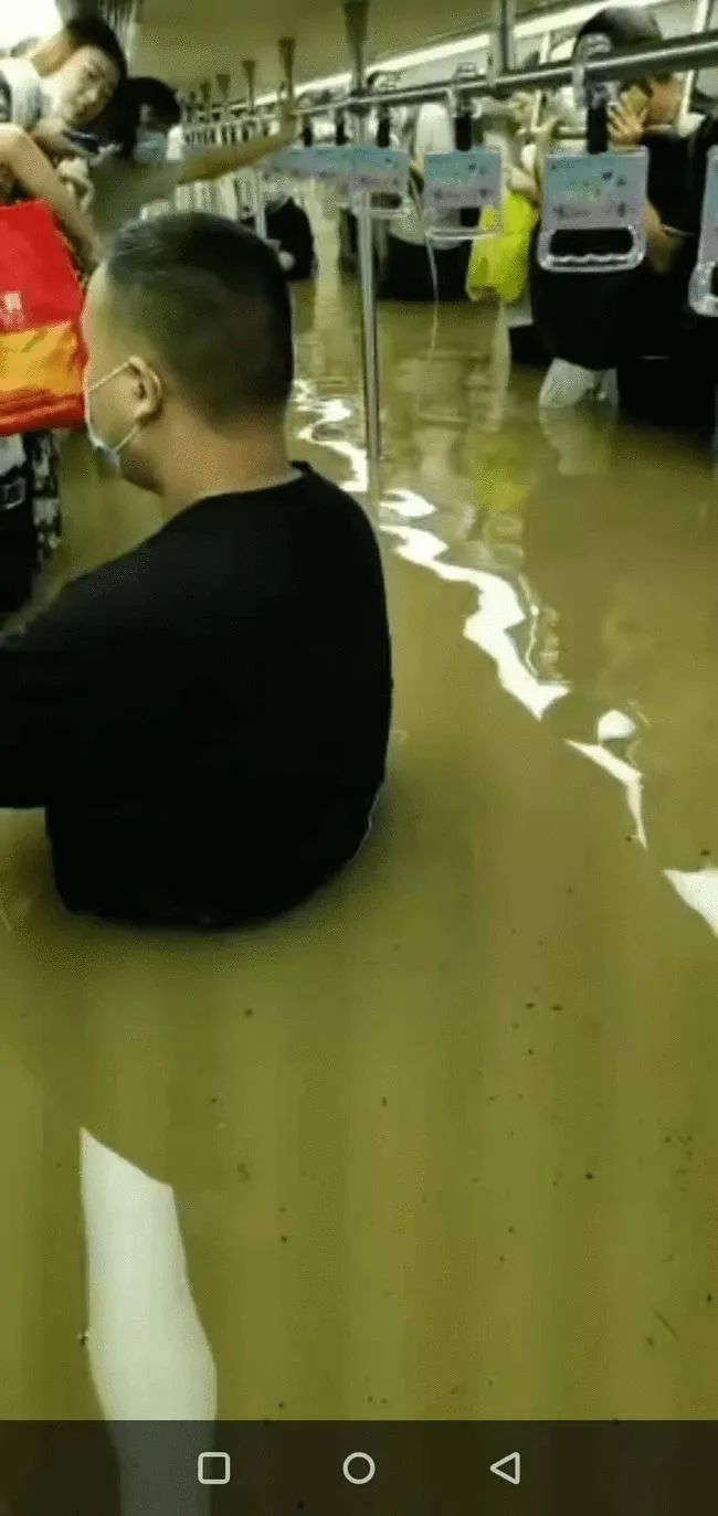 紧急!河南特大暴雨灾情严重!地铁倒灌黄河支流决口,部队已经出动抗洪抢险!休闲区蓝鸢梦想 - Www.slyday.coM 紧急!河南特大暴雨灾情严重!地铁倒灌黄河支流决口,部队已经出动抗洪抢险!休闲区蓝鸢梦想 - Www.slyday.coM