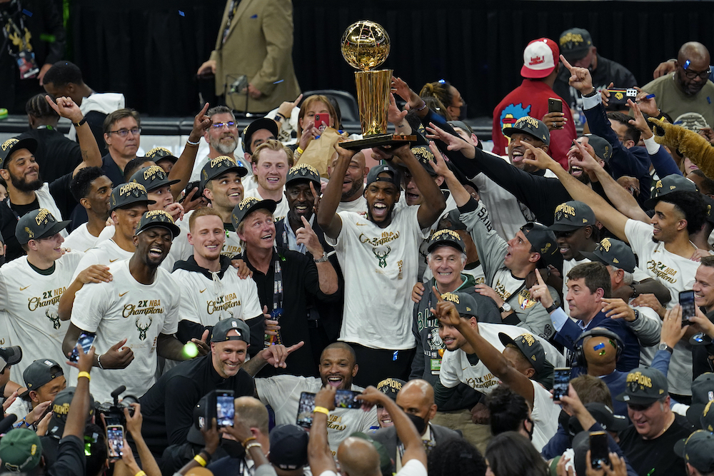 2020年nba总冠军,2020年nba总冠军照片 雄鹿总比分4比2胜太阳,时隔50年重夺nba总冠军