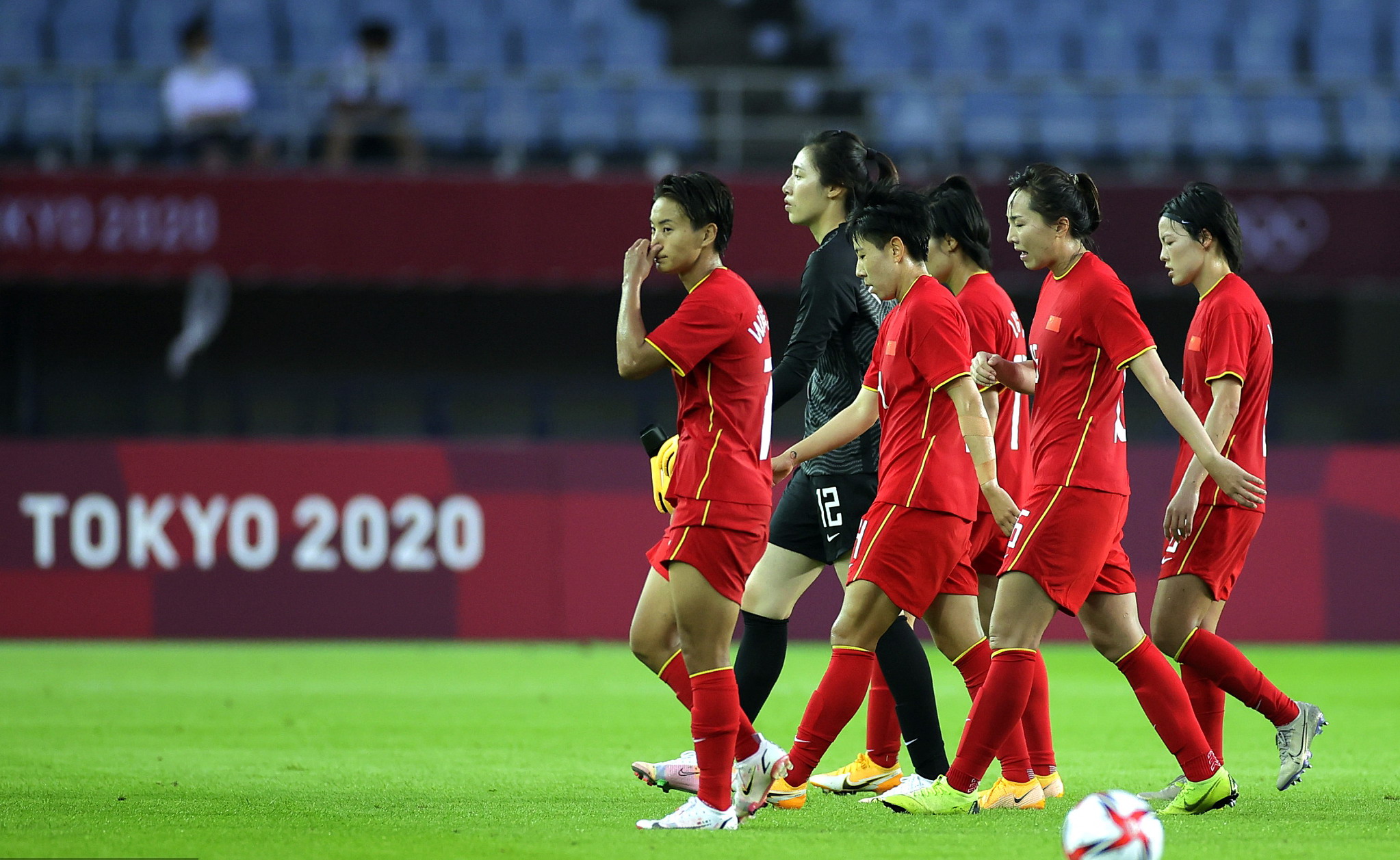 0-5并非中国女足最惨失利，17年前奥运首战0-8！主帅比贾秀全幸运