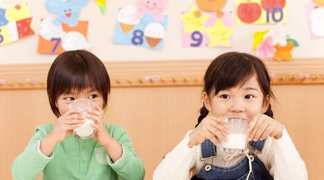 3种“假牛奶”,没营养,或许还影响发育,家长别再当成宝贝了
