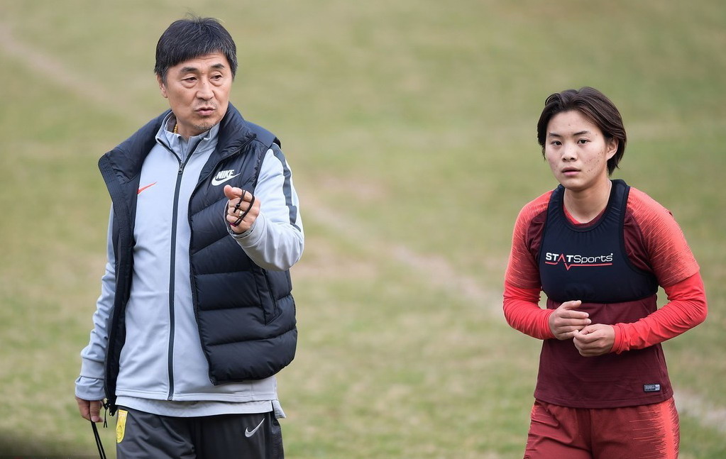 0-5并非中国女足最惨失利，17年前奥运首战0-8！主帅比贾秀全幸运