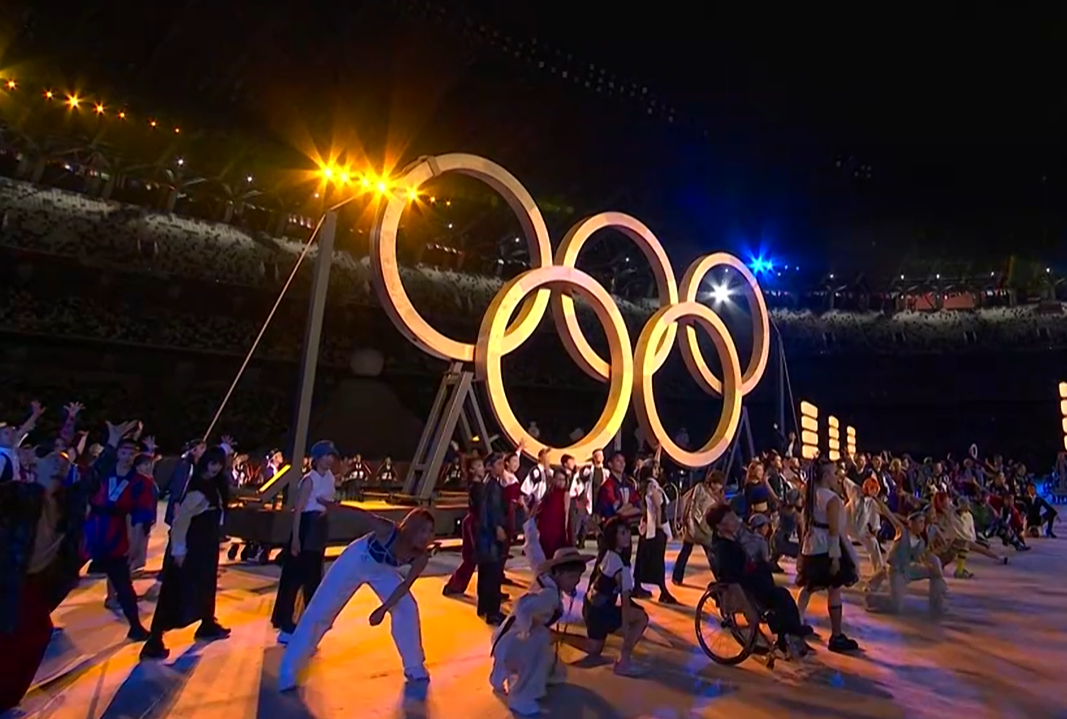 东京奥运五环展现太寒酸,开幕式诡异氛围,史上