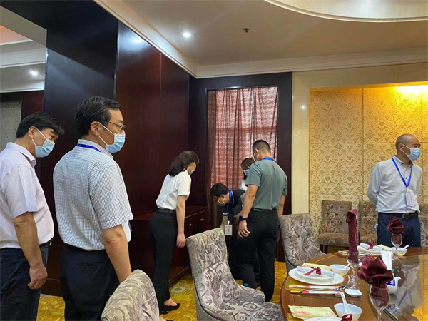 专家评审会活动,会议出席的人员有江苏省餐饮行业协会副会长朱昌进