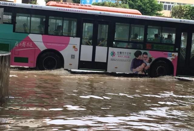 郑州地铁5号线,挡水墙被倒灌的雨水冲垮,这是一次深刻的教训休闲区蓝鸢梦想 - Www.slyday.coM 郑州地铁5号线,挡水墙被倒灌的雨水冲垮,这是一次深刻的教训休闲区蓝鸢梦想 - Www.slyday.coM
