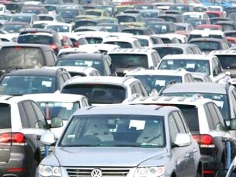 我国14亿人,为啥国六车大量堆积没人买?车主：3座“大山”压着