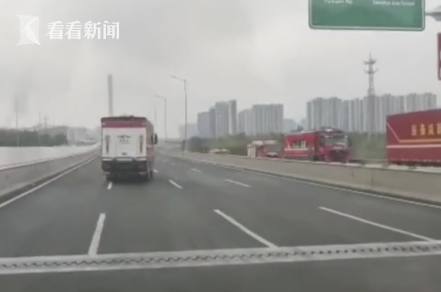 视频|高速上几十辆私家车集体停车 给逆行救援车让行休闲区蓝鸢梦想 - Www.slyday.coM 视频|高速上几十辆私家车集体停车 给逆行救援车让行休闲区蓝鸢梦想 - Www.slyday.coM